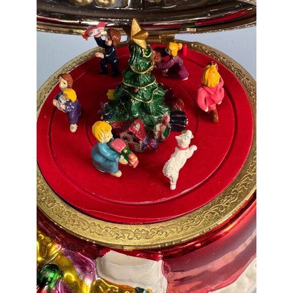 Vintage Mr. Christmas Wind-Up Musical Santa Figurine w/Rotating Scene - Picture 5 of 5